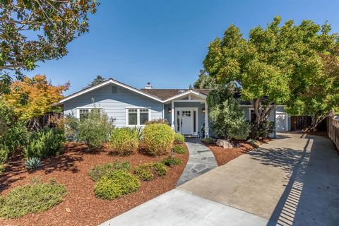 Designed by renowned Palo Alto architect Steve Borlik, this stylish home is situated at the end of a premier cul-de-sac just steps from downtown Los Altos and acclaimed Santa Rita Elementary. Perfectly turn-key from top to bottom, this single-level h...