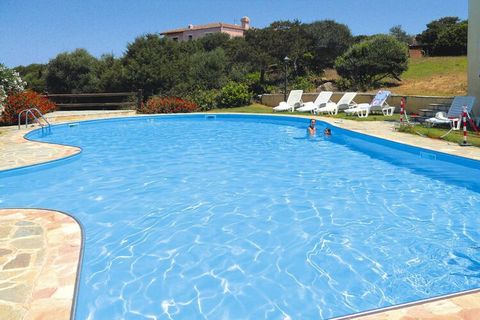 Sea Villas est un complexe de villas perché sur une colline offrant une vue imprenable sur la mer à Punta su Torrione, à seulement quelques kilomètres de Stintino. La résidence se compose de nombreuses unités, certaines avec piscine commune, d'autres...