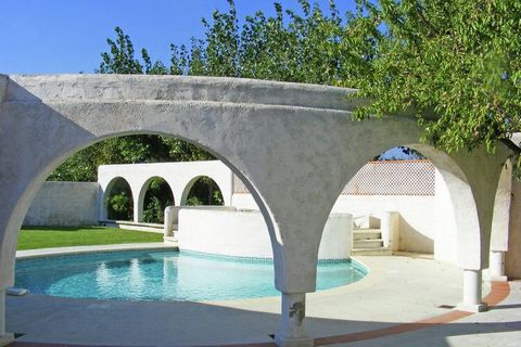 This holiday home is located in Villedaigne in the south of France. There are 3 bedrooms and can accommodate up to 6 people, ideal for a family vacation. The house has a large garden with a private swimming pool. You can choose cultural excursions to...