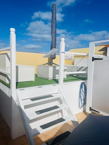 Corralejo Mercadona area, 3.5 km from the city center and 4 km from the Grandes Play de las Dunas. The apartment has 2 bedrooms and 1 bathroom, fully equipped kitchen, living room with large terrace. Private roof terrace with study with second kitche...