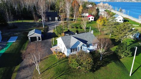 44 acres of land bounded at Chemin du 2e-rang near the Snowmobile Club in the Gaspé Industrial Park. 3 bedroom bungalow located in the residential area near the municipal hospital, water and sewer. Possibility of accommodation in the basement (indepe...