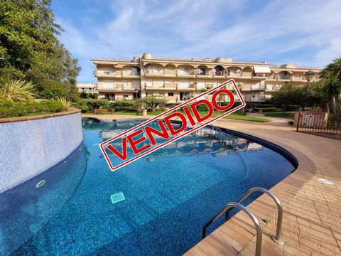 Apartment for sale in Sant Carles de la Rapita, Costa Dorada. It has a useful area of 82 m2 that are distributed in a spacious living room, 2 double bedrooms, 2 bathrooms of which one with shower and the other with bathtub, a laundry room and a large...