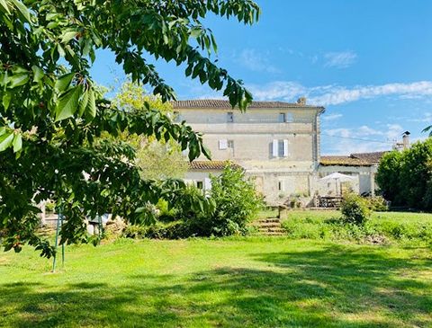 Surrounded by beautiful countryside, this beautiful and bright Gironde house is only 20 minutes from the famous village of Saint Emilion. Although the building dates from the end of the 18th century, it has been carefully renovated in keeping with lo...