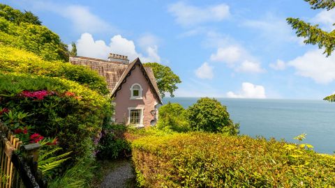 ** FOR SALE WITH NO ONWARD CHAIN - A Must See!! ** SIMPLY SPECTACULAR - WELCOME TO SEAWOOD HOUSE. A Beautiful residential home in the picturesque town of Lynton, North Devon Located on the edge of the idyllic Exmoor National Park, looking out to brea...