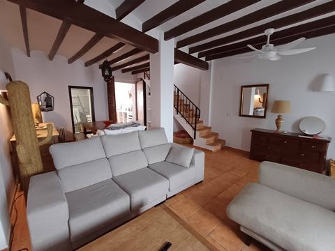 Spacious townhouse with private patio and panoramic sea views available for long term rental from the end of September until the end of June 2025 Located in Olivas old town the property with lots of original features is less than 5 minutes walk to a ...