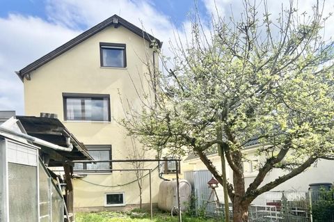 Your project: detached single-family home in Töpen This charming building offers a welcoming atmosphere and a variety of amenities for comfortable living. The house is mainly powered by a nearby biogas plant with district heating, while a low-pressur...