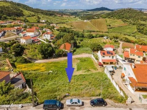 Plot of land for construction with 895.65 m2 located in Sobral da Abelheira, Mafra. This stunning land, slightly sloping, allows the construction of a 2-storey single-family house with an implantation area of 180 m2 and a gross construction area of 2...