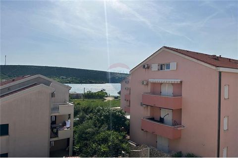 Location: Ličko-senjska županija, Novalja, Novalja. Apartment for rent for a long period. The apartment for eight people is located in Stara Novalja. It consists of three bedrooms, a spacious living room, kitchen and bathroom. The apartment is in a g...