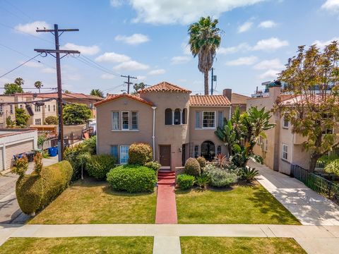 6064 & 6066 Cashio Street, construido en 1930, es un dúplex de estilo español ubicado en el codiciado vecindario de Pico-Robertson, entre Beverlywood, Faircrest Heights y Beverly Hills. Este dúplex bien mantenido consta de (dos) unidades de 2 dormito...