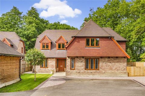 Nestled in a picturesque setting, this remarkable 5-bedroom detached house built in 2006 represents the epitome of luxurious living. Recently renovated to a high standard, this property boasts a modern and sophisticated interior that is sure to impre...