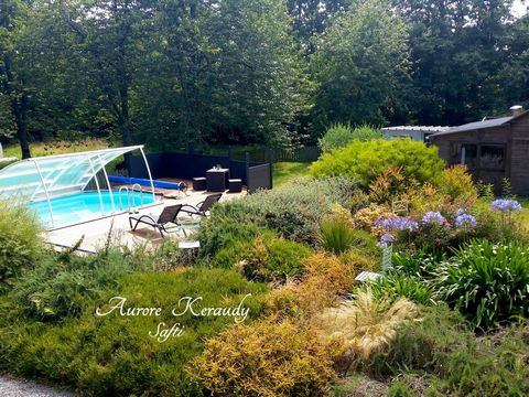 Située dans la charmante commune de Plouégat-Guérand (29620), cette propriété bénéficie d'un cadre paisible et verdoyant, idéal pour les amoureux de la nature. Proche des commodités locales, cette maison offre un équilibre parfait entre tranquillité ...