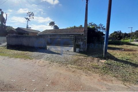 Casa nel quartiere Salinas a Balneário Barra do Sul. La proprietà è composta da una casa in muratura, con circa 80,00 m² di superficie costruita su un terreno d'angolo di 350 m², con dimensioni di 14x25, spazio di metà del terreno libero, potendo cos...