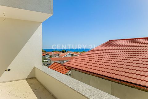 VIR, PEDINKA - Przestronny dwupokojowy apartament z tarasem na dachu w nowym budynku - 600 m od plaży Na sprzedaż dwupokojowe mieszkanie na wyspie Vir, w dzielnicy Pedinka, o powierzchni całkowitej 87,15 m2. Mieszkanie na parterze budynku składa się ...