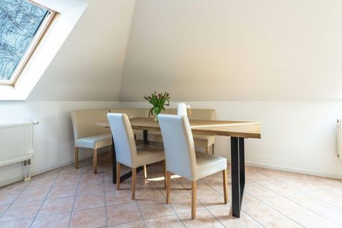 Sie suchen Erholung und Ruhe? Mit bis zu sechs Gästen in zwei separaten Schlafzimmern (1. Schlafzimmer: Doppelbett 2x90x200 und im 2. Schlafzimmer: vier Einzelstapelbetten 90x200) heißen wir Sie in unserer gemütlichen Wohnung Raum auf 67 qm willkomme...