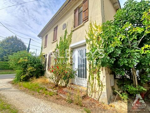 The ALBALYS Exclusive! GALGON - ALBALYS Immobilier offers you this pretty village house, offering a living room with fireplace, an independent kitchen, a bathroom, four bedrooms and a veranda. All with an adjoining garage and a garden of about 830 m2...