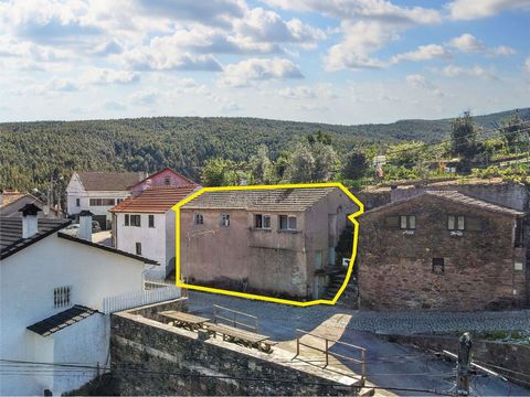 Maison 3 chambres à restaurer à Roda Cimeira, Góis, avec un immense potentiel d'investissement pour ceux qui veulent vivre dans un village tranquille avec des vues panoramiques, a 6 divisions + 1 salle de bains à l'extérieur de la villa. A des connex...