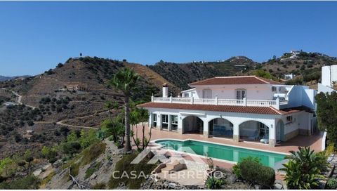 This beautiful villa has breathtaking panoramic views. Both the view of the coastline and beautiful mountain ranges can be enjoyed from here. It has a modern, open kitchen with all modern appliances and plenty of storage space. Next to it is the util...