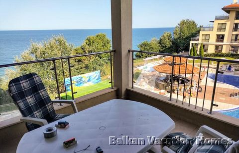 Schöne Zweizimmerwohnung, auf 80 m2, direkt am Strand im Byala Beach Resort. Die Wohnung befindet sich im dritten Stock und besteht aus einem Schlafzimmer und einem Wohnzimmer mit offener Küche. Das Wohnzimmer verfügt über ein Schlafsofa für zwei Per...