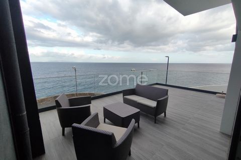 ID obiektu: ZMPT569396 T2 na sprzedaż w Cliff Residence Condominium, z widokiem na morze w 1 linii. Posiada kuchnię i salon na otwartej przestrzeni. Dwie sypialnie, z których jedna jest apartamentem. 2 łazienki, balkon/taras z 1. linią widokową na mo...