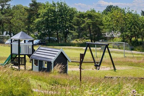 Direkt in der freien Natur, so dicht am Kattegat, dass Sie es hören und riechen können! Pool (innen und außen), Sauna, gratis Internet und ein Spielplatz sind nur einige der vielen Freizeit-Angebote im Ferienpark! Erleben Sie das Ferienzentrum Gillel...