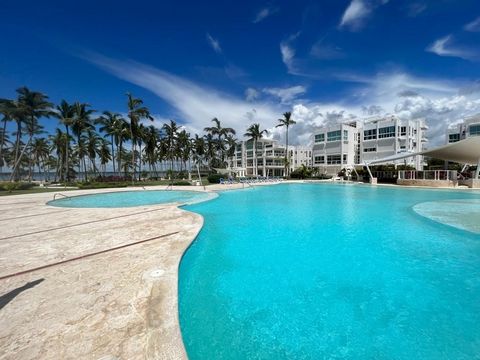 Schöne Wohnung zum Verkauf mit Meerblick im ersten Stock an der Playa Nueva Romana. Voll möbliert. Drei Schlafzimmer mit 3,5 Bädern, Terrasse, Serviceraum. Geschlossene Wohnanlage: La Ensenada. Playa Nueva Romana bietet eine Reihe von Annehmlichkeite...