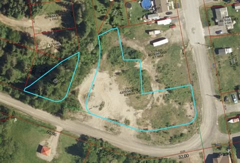 Vous désirez vous bâtir directement au coeur de St-Ambroise ? Voici l' occasion ! Grand terrain de plus de 3000 mc, coin tranquille du village à proximité de tous les services, aqueduc et égouts municipaux. Coin rue Fortin et rue de la Rivière. Bâtis...