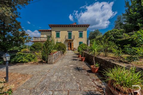 Questa villa del 1875 accuratamente ristrutturata, che colpisce per il suo fascino storico e i suoi comfort moderni, offre una vita di classe a sé stante. Nel 2019, questa imponente casa è stata ampiamente ristrutturata e modernizzata, con il tetto g...