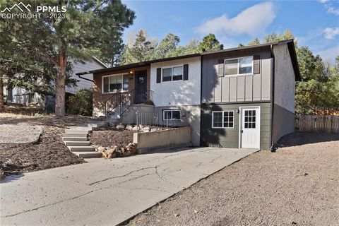 This charming duplex is perfectly placed on the highly coveted West Side located near Garden of the Gods, Old Colorado City, and the Uintah shopping center. The upper unit has 3 bedrooms, one full bath, a stackable washer and dryer, and a vast backya...