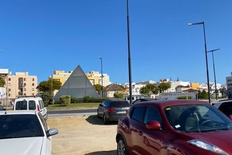 Geniet van een heerlijk verblijf in dit gezellige appartement met een comfortabel en eenvoudig interieur. Het is ideaal voor een vakantie met familie. Deze aangename accommodatie is gelegen in San Fernando. Het strand aan zee bij Playa la Casería lig...