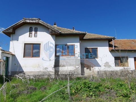 Top Estate Real Estate vi offre una casa dopo un'importante ristrutturazione con bagno interno con servizi igienici nel villaggio di Alekovo, nella regione di Veliko Tarnovo. La casa è composta da tre camere da letto, un bagno con wc e un ingresso, e...