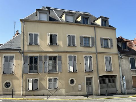 Dans un immeuble récent nous vous proposons cet appartement en duplex de 4 piéces de 67m2 Carrez et 82m2 habitables. Situé au dernier étage cet appartement fonctionnel et lumineux est composé d'une entrée spacieuse avec placard, un wc, un salon/salle...