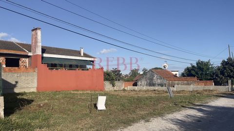 Unique Investment Opportunity in Sobreda! This 300m² urban plot of land offers an excellent opportunity to build your dream home or develop an investment project in a prime location. Situated in a residential area of Sobreda, this plot benefits from ...