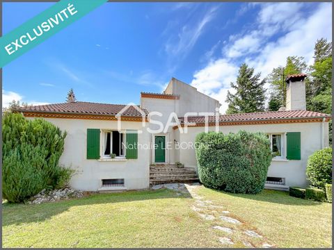 En exclusivité !!! A 15 minutes de Castres, sur les hauteurs, dans village toutes commodités, je vous présente cette belle maison de plain pied sur sous sol d'environ 136 m² habitable. Vous disposerez d'un salon / séjour de 35 m² avec plafond cathédr...