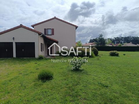 Idéalement située sur la commune de St Maurice de Lignon , non loin du centre et de la N88 venez découvrir cette maison avec son grand terrain et son double garage En rez-de-chaussée une belle pièce de vie lumineuse, une cuisine séparée, un grand pla...