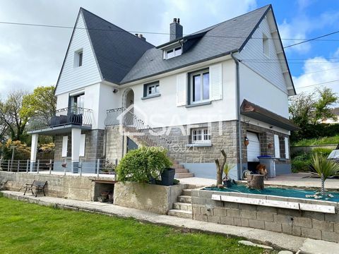 Located on the Old Octeville sector in Cherbourg-en-Cotentin (50130), this charming house of 137 m² on a plot of 794 m² offers a quiet environment and stunning views of the surrounding countryside. The house consists of 4 bedrooms, an office and a ro...