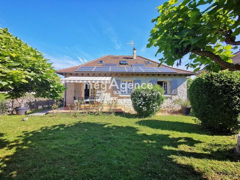 Located in Malemort (19360), this 101 m² house on 525 m² of land offers a peaceful living environment. Close to shops and essential services, this charming residence is ideally located to enjoy the advantages of life on the outskirts of Brive-la-Gail...