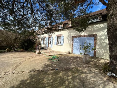 Magnifique maison lumineuse sur son terrain de 1135 m2. Elle se compose d'une entrée avec placard, une belle pièce de vie avec cuisine aménagée ouverte avec vue sur le jardin et donnant sur sa terrasse, un couloir desservant une chambre, une salle d'...