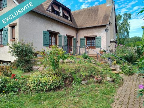 Située à Bois-le-Roi (27220), à quelques minutes d’Anet cette charmante maison normande est un véritable bijou offrant un cadre de vie paisible à seulement 10 minutes d'Anet. Nichée sur un terrain de 700 m², elle bénéficie d'un jardin arboré clos san...