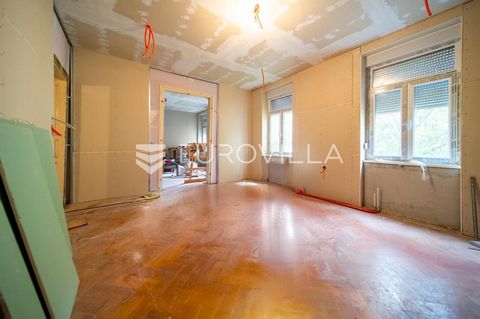 Vinogradska cesta, comfortable three-room apartment 83,67m2 on the 1st floor of a residential building, which additionally includes a storage room in the attic of the building of approx. 60m2 (20m2) and 2 parking spaces in the building's yard. In the...