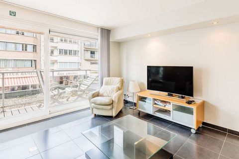 A 100m de la mer - 3 chambres - 8 personnes Grand appartement moderne et ensoleillé de 3 pièces et vue mer latérale situé sur Zeelaan, à 100m de la mer. Wi-Fi. Complètement rafraîchi en 2024 Les animaux domestiques sont autorisés. Mise en page L'appa...