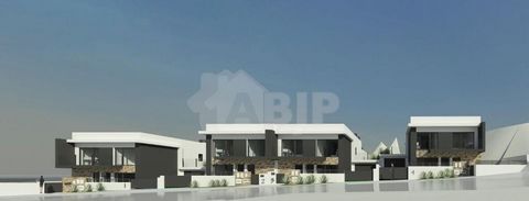 4 bedroom villa in construction project with the possibility of choosing finishes. The 4 bedroom villa has a construction area of 173.34m2 on a plot of 298 m2. Gross dependent area (balcony/terrace) - 32.50m2. The floors are divided into: Floor 0 - E...