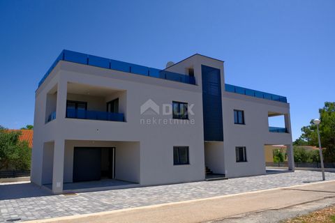 ZADAR, VIR - Atrakcyjna oferta na wyspie Vir, apartament 200 m od morza! P2 Na sprzedaż piękny apartament na parterze budynku mieszkalnego na wyspie Vir, idealny dla osób poszukujących cichego i wygodnego domu blisko morza. Położony zaledwie 200 metr...