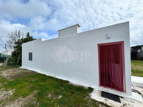 Detached 1 bedroom villa with 24m2 for sale in Foros do Rebocho. Located in a quiet area of Rebocho, this villa is located 70kms from Lisbon, 53kms from the future Alcochete airport, and just 8km from the center of Coruche, thus having easy access to...