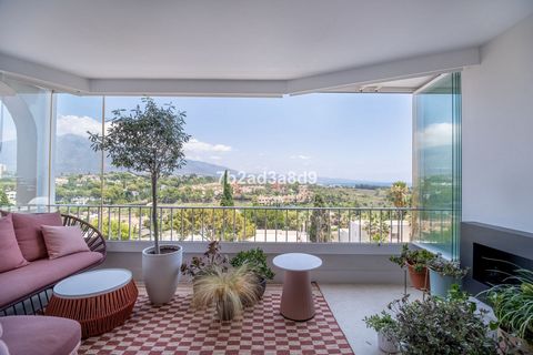 Located in Puerto Banús. We present to you a newly refurbished modern 2 bedroom flat close to Puerto Banus. This bright home combines style and comfort to bring you vibrant and sophisticated living. With a contemporary and welcoming ambiance, each sp...