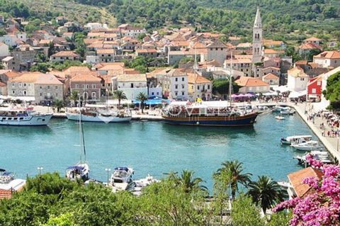 In Jelsa on Hvar, on a land area of 7,000 m2, a settlement is being built with 12 luxury urban villas for individual sale and 2 buildings with 12 apartments. The settlement is 250 m from the sea and the town center. Building A with 6 apartments will ...