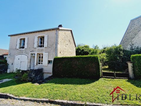 Located in the charming village of Laneuvelle, in the heart of the Haute-Marne (Grand Est region), this furnished detached house offers a peaceful setting in a town of only 60 inhabitants (2021). Perfect for lovers of tranquility and nature, this woo...