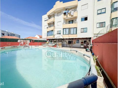 Fantastique appartement de 3 chambres avec patio - Setúbal Cet appartement de 3 chambres à Setúbal se présente comme une excellente opportunité pour ceux qui recherchent le confort, l’espace et une atmosphère familiale. Avec de bonnes surfaces et un ...