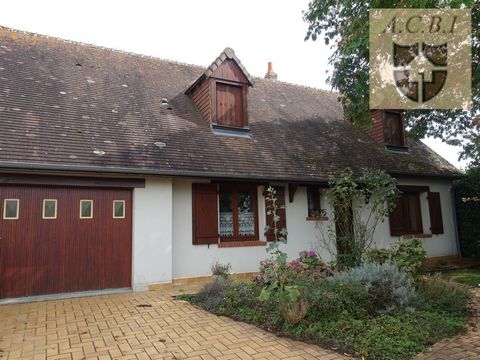 Vous serez séduit par cette maison située à Oucques, proche des écoles et commodités, composée au rez de chaussée : d'une entrée desservant : séjour / salon, chambre, cuisine aménagée, salle d'eau, wc. A l'étage : palier, trois chambres, salle d'eau,...