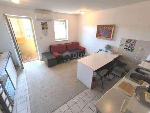 Location: Istarska županija, Pula, Centar. ISTRIEN, PULA - Studio-Apartment in toller Lage in der Nähe der Arena, 31 m2 Eine Wohnung zum Verkauf in ausgezeichneter ruhiger Lage in der Nähe der Arena. Perfekt für Touristenmiete, Tagesmiete, Studentenm...