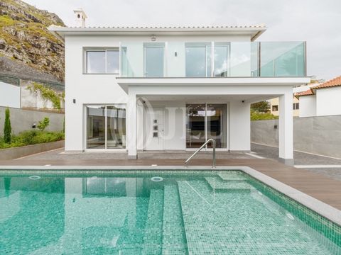 4-bedroom villa with 205 sqm of gross construction area, featuring a pool, garden, and sea view, set on a 370 sqm plot in the center of Machico, Madeira. This fully renovated villa comprises two floors with spacious areas. The ground floor includes a...